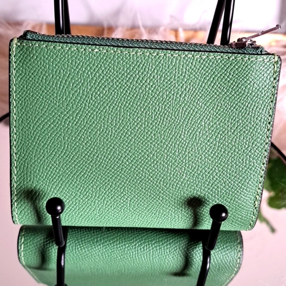 Coach NWTs Bifold Wallet Soft Green Pebbled Leather Wallet - Picture 4 of 10